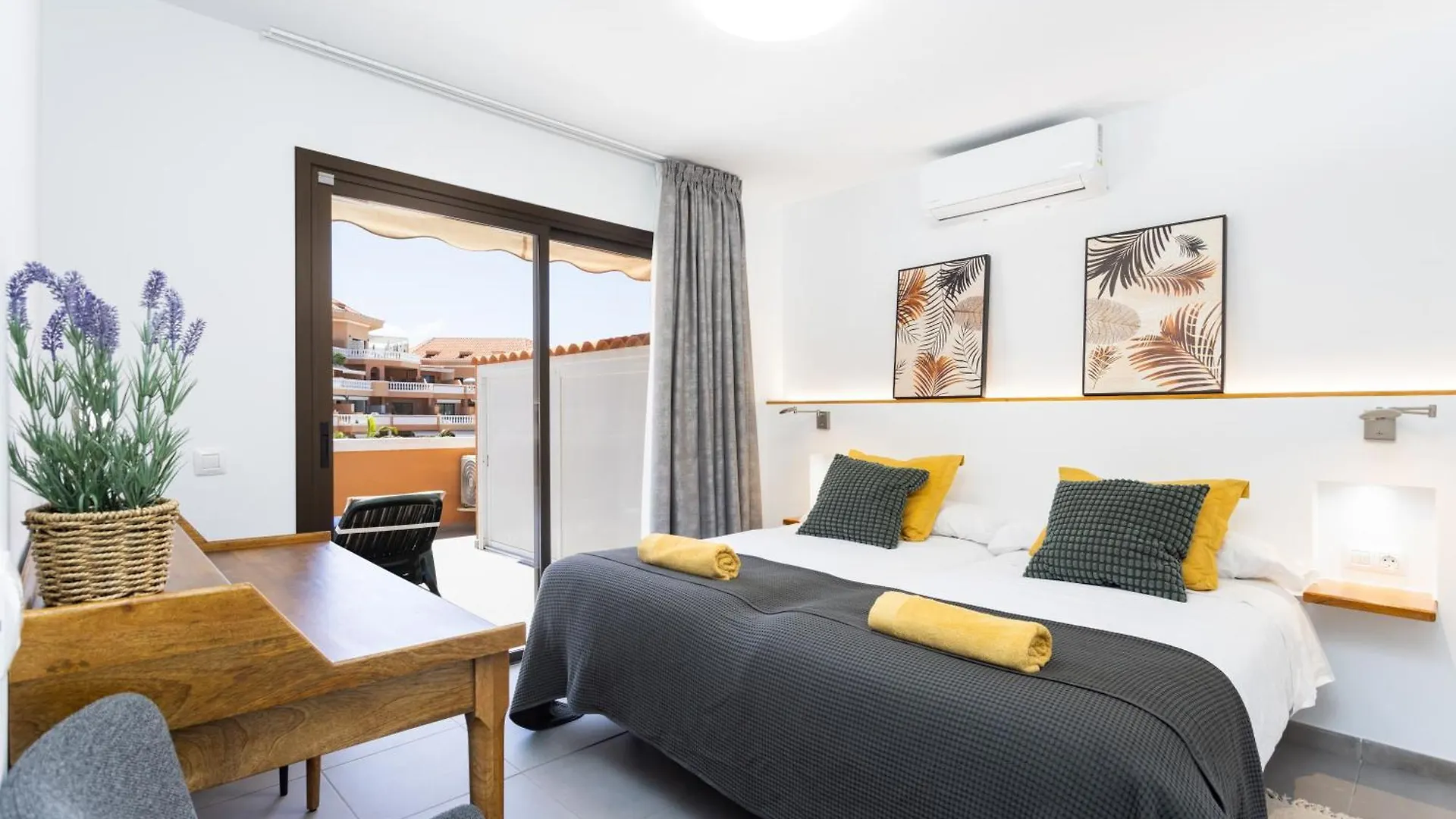 Home2Book Modern Seaview Apt & Pool, Las Americas プラヤ・デ・ラス・アメリカス アパート